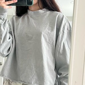 Cropped turtleneck shirt